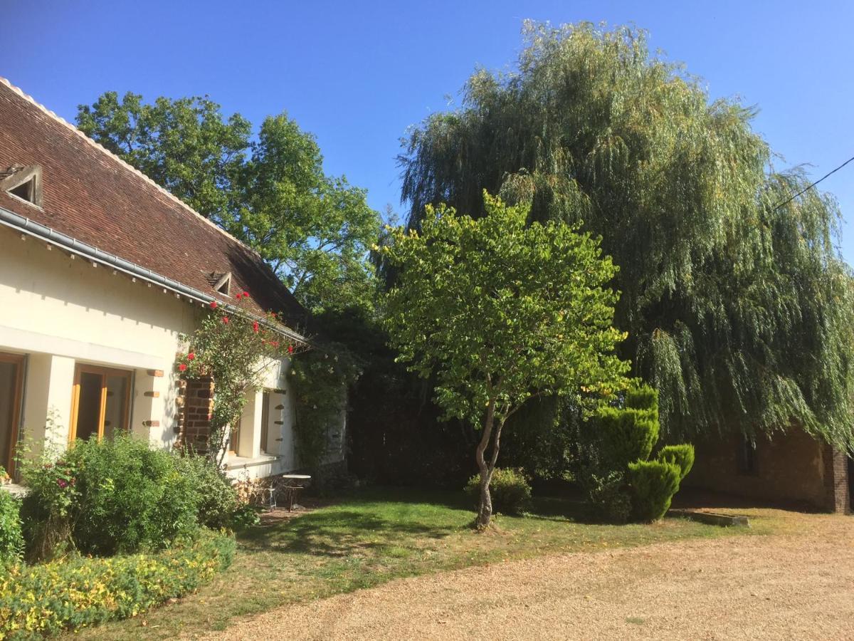 Le Mesnil Bed & Breakfast Dance  Bagian luar foto